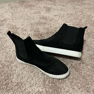 Black high top Steve Madden shoes